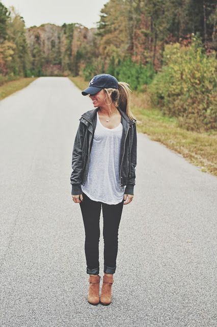 casual baseball cap with loose shirt, skinny jeans and boots .