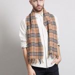 CLASSIC VINTAGE BEIGE VIRGIN WOOL BURBERRY SCARF | Burberry scarf .