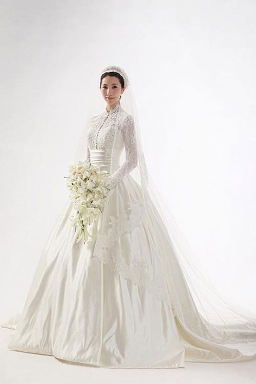 Victorian wedding dress" - definitely inspired by Victorian .