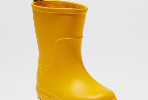 Yellow Rain Boots 60970 488x330 