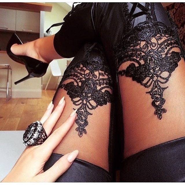 How To Properly And Elegantly Wear Lace
Leggings