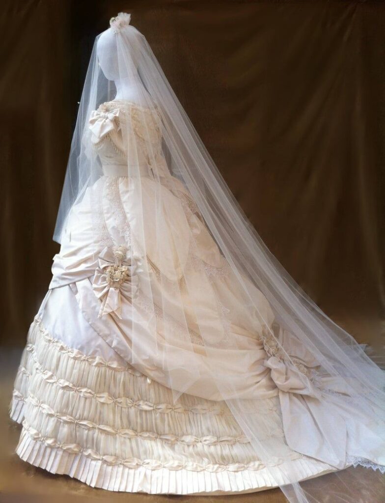 1688763905_Victorian-Wedding-Dresses.jpg