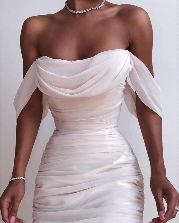 An Overview Of Strapless Dresses