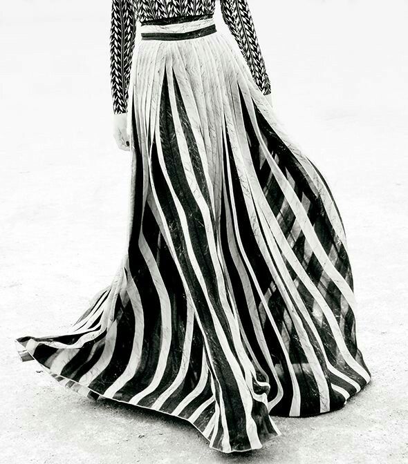 For
  Perfect Ladylike Trends Black And White Striped Skirts