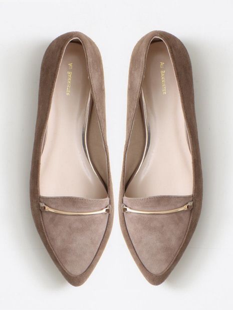 Why  Is 
  It  Important To Have Flat
  Shoes  In Your Collection