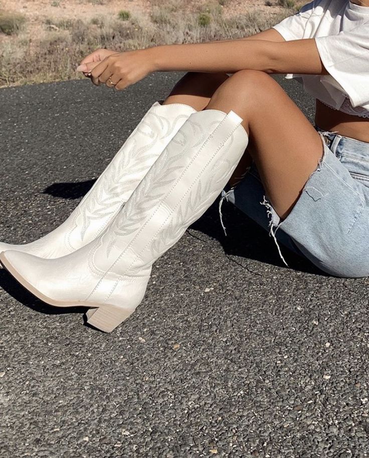 How To Look Adorable With Women Cowboy
  Boots