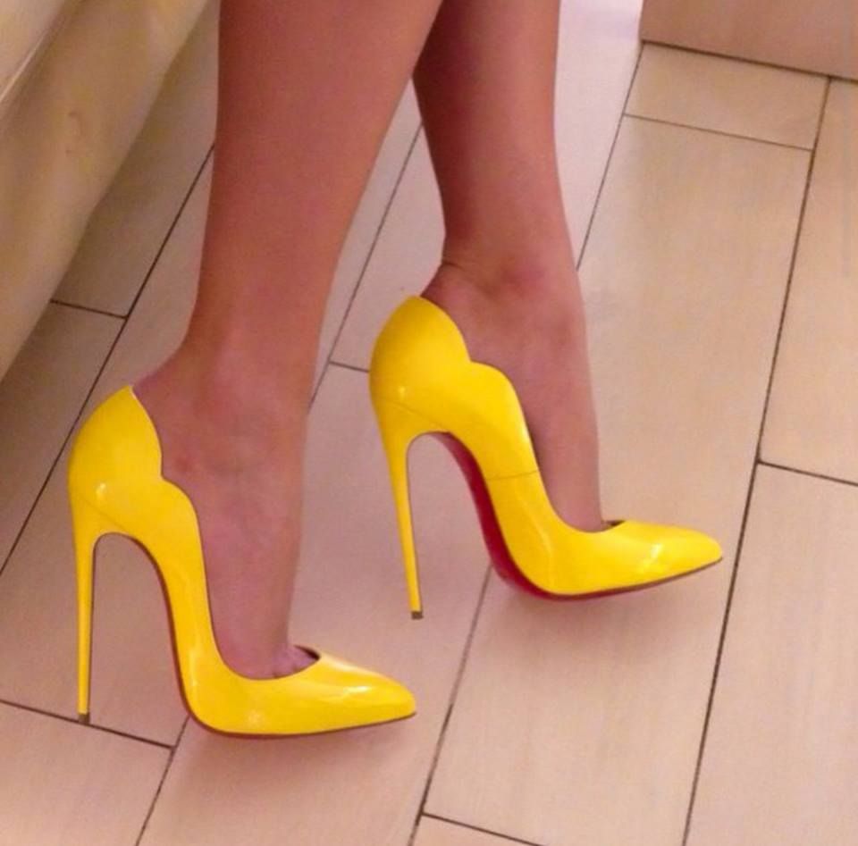 Get The Trendy And Stylish Look By
Flaunting Yellow Heels