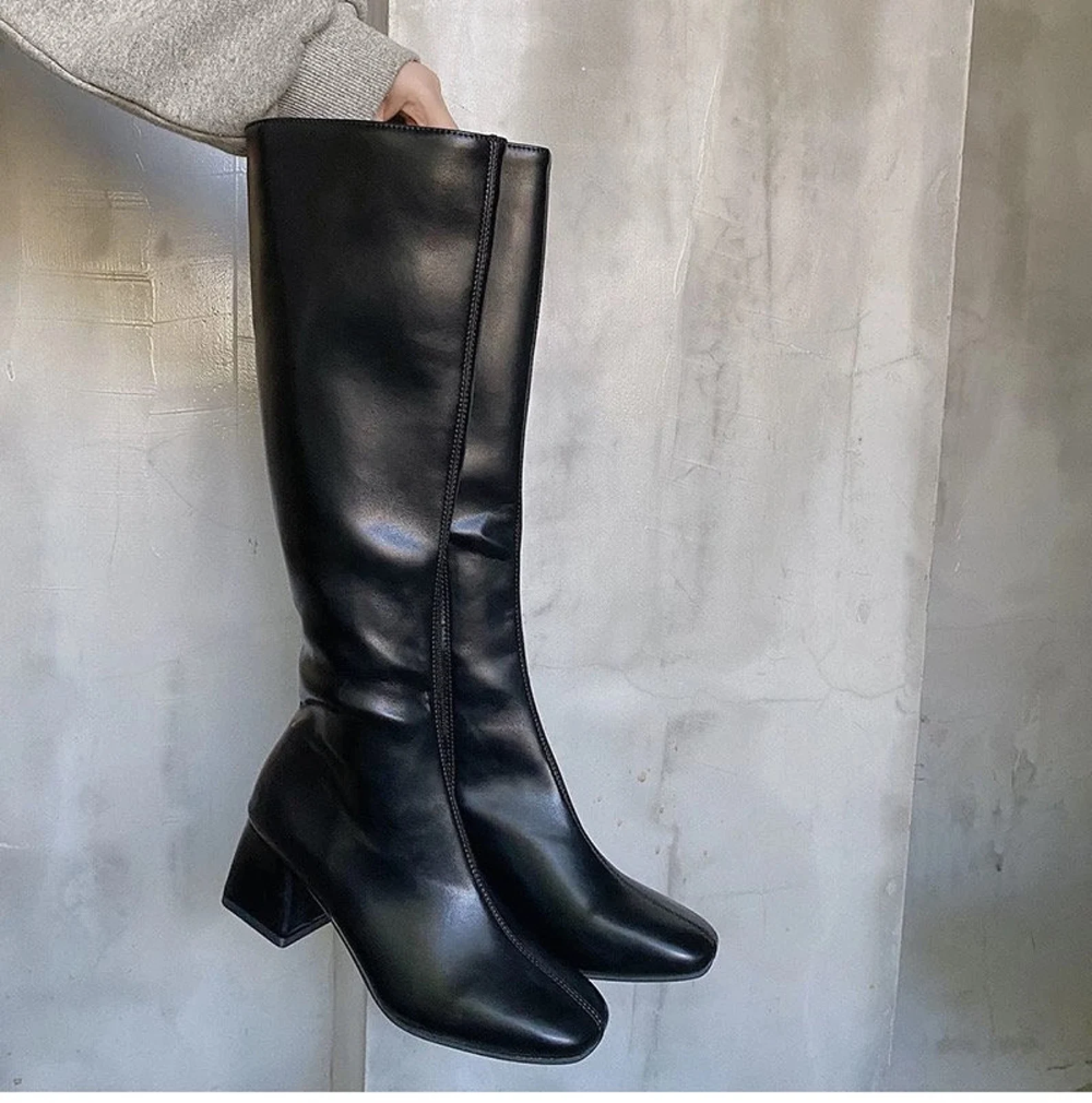 Different
  Types Of Black Knee High Boots