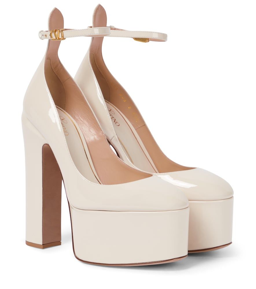 Wear Thick Heel Pumps To Look Tall