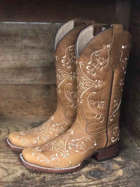 Decorate Your Precious Feet With Womens
Cowgirl Boots