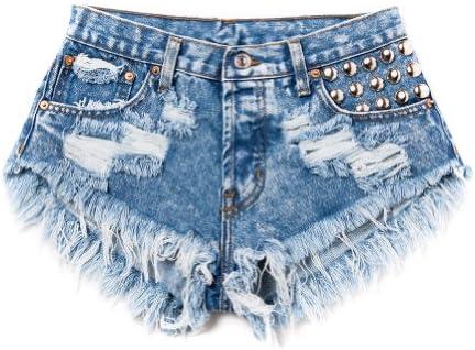 Trendy women's shorts for casual summer outings