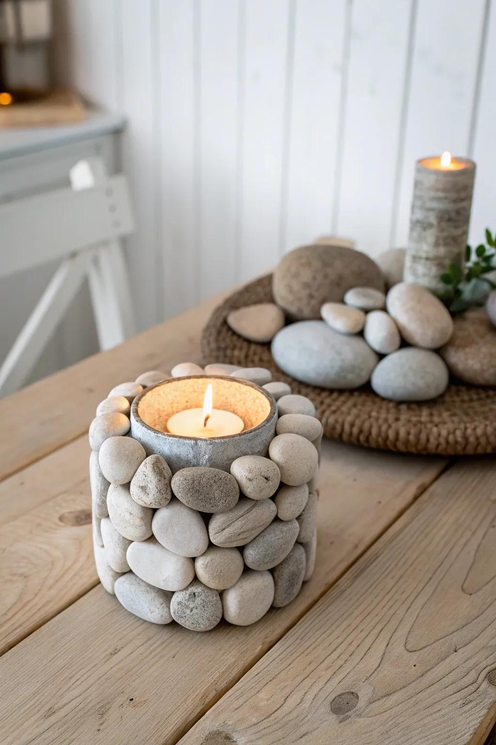 Accept tranquil sophistication using this beach stone tea light holder, ideal for adding a hint of natural charm to your setting.