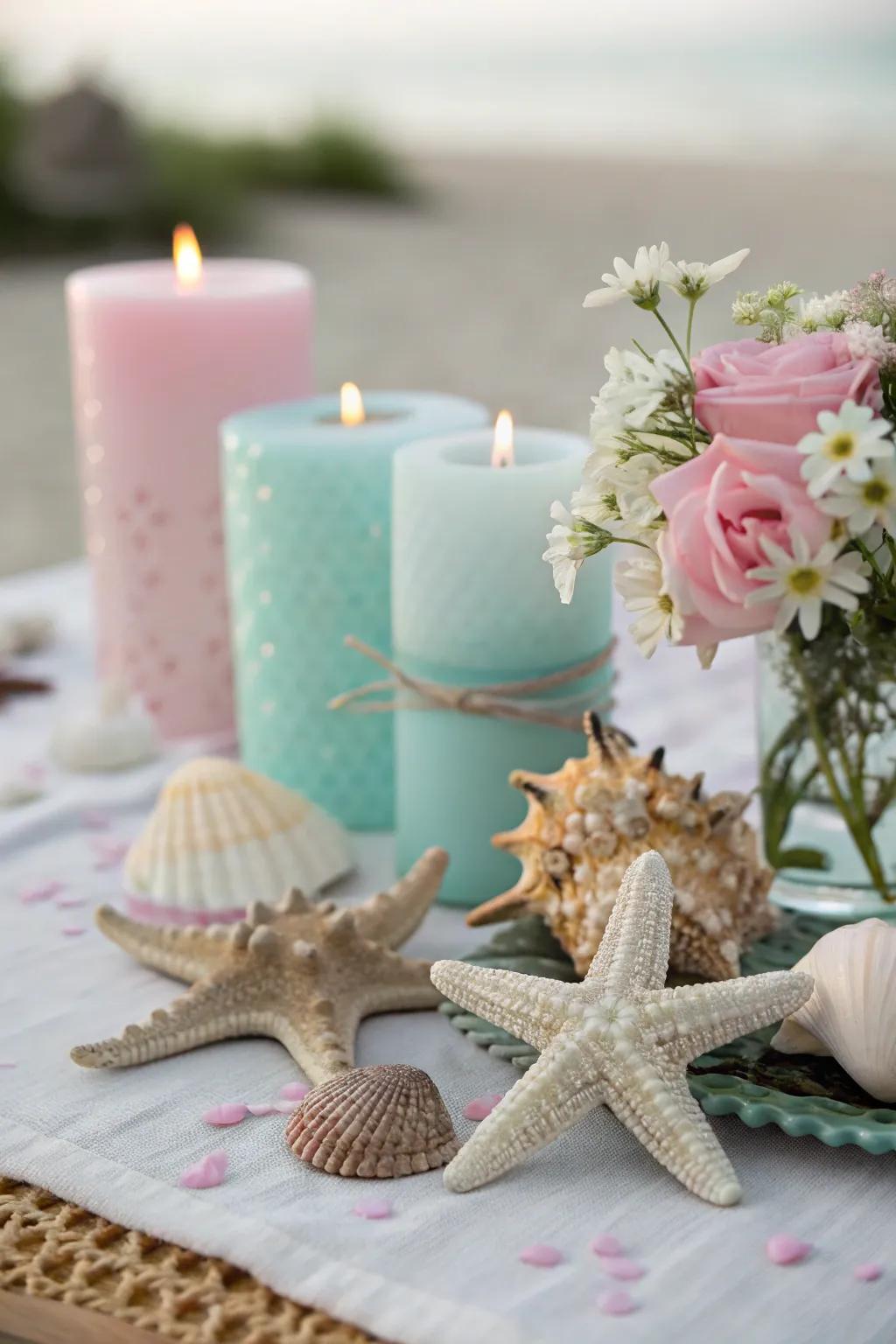 Ocean shells and star shapes accents add a marine touch to the decorations.