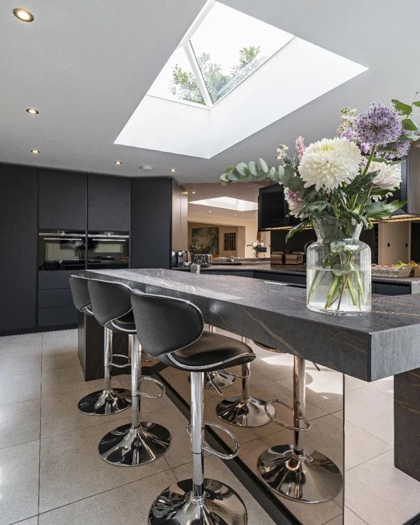 Midnight Glam: Modern Drink & Dessert Hub