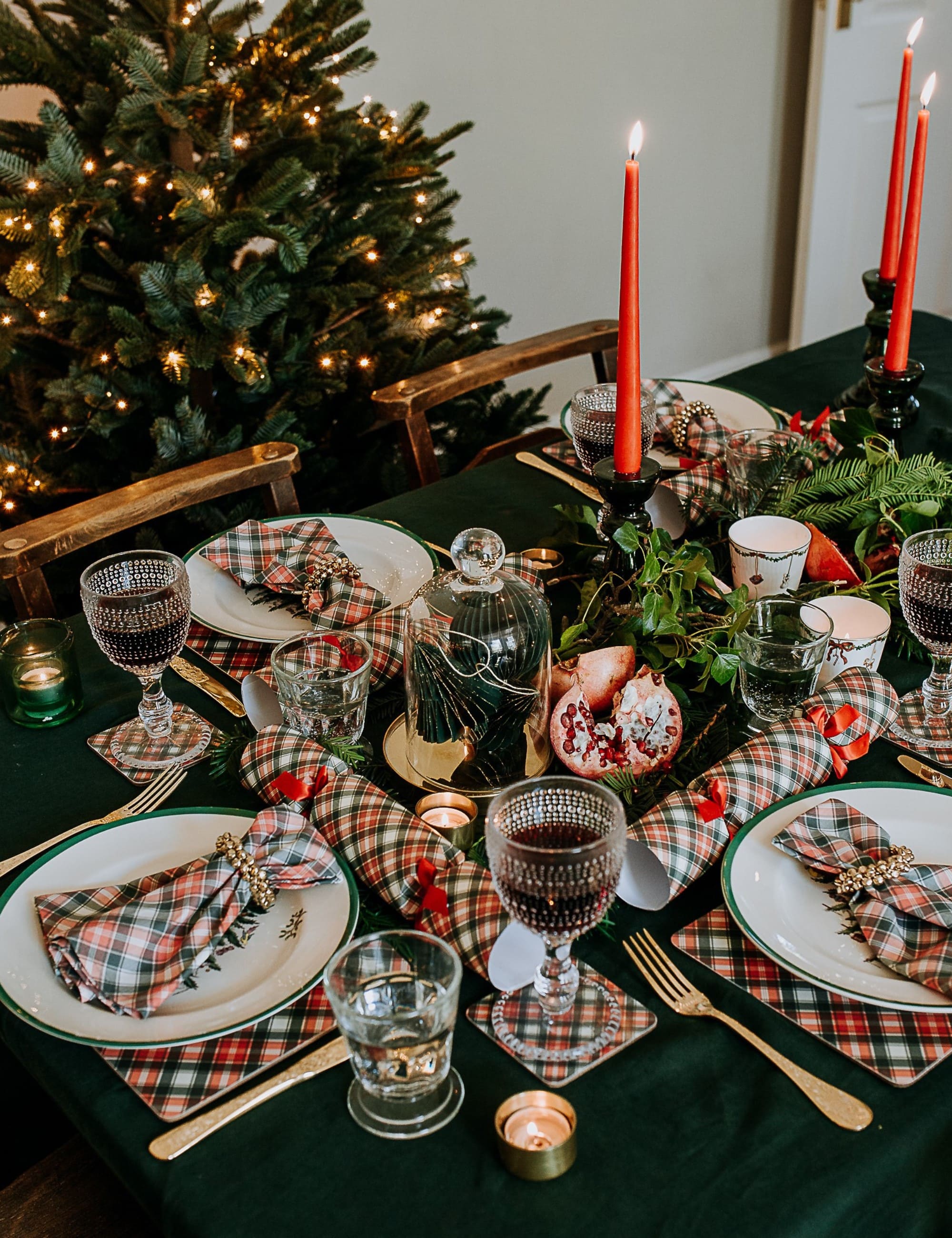 Plaid Christmas Dinner Table