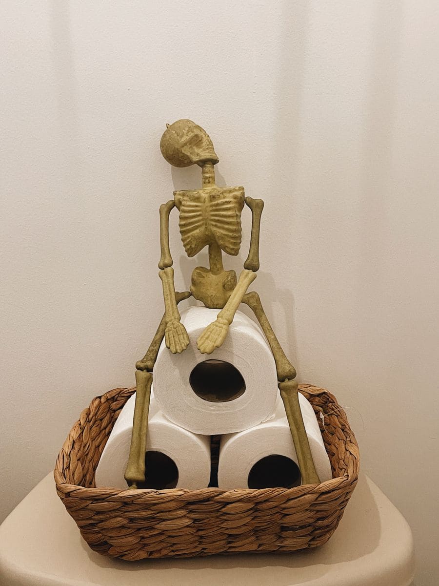 The Waiting Skeleton TP Basket