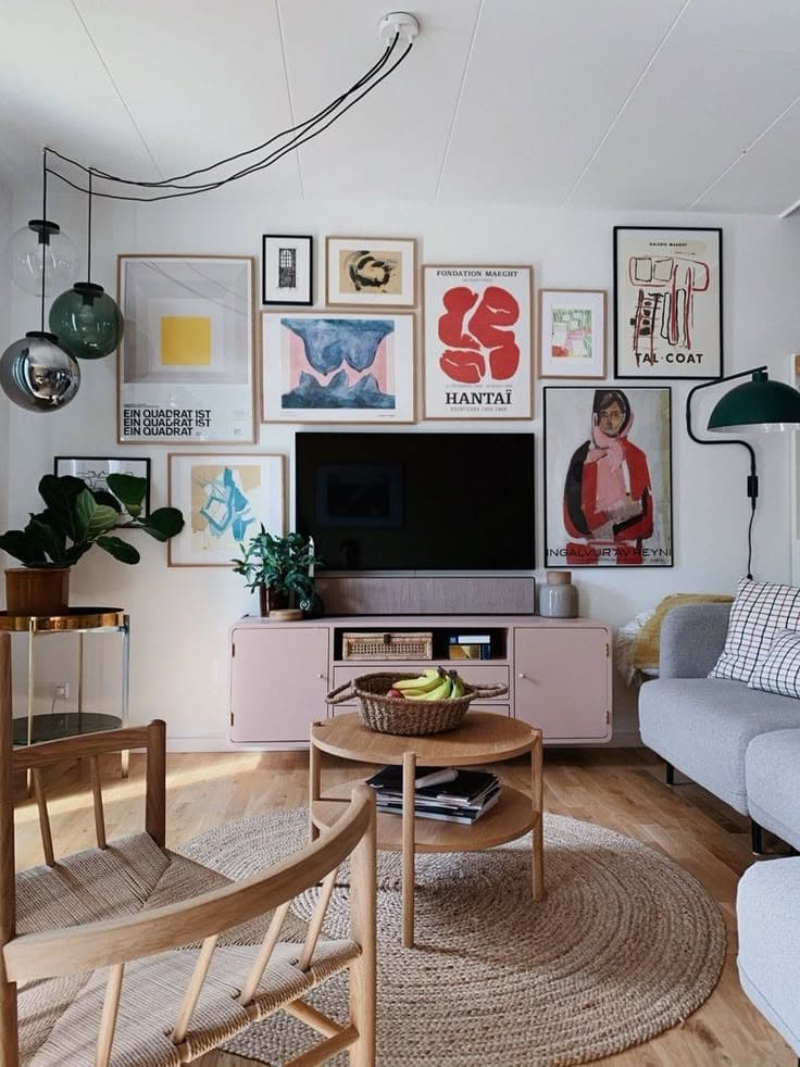 Artistic TV Setup with Gallery Vibes