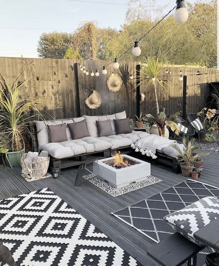 Contemporary Fire Pit Garden Setup