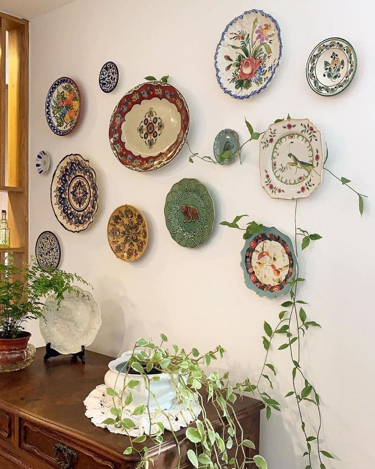 Artistic Vintage Plate Wall Installation