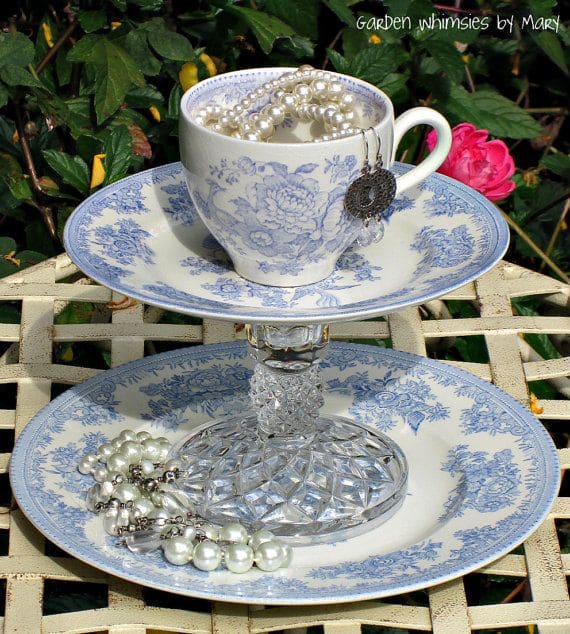 Refined Jewelry Display Stand