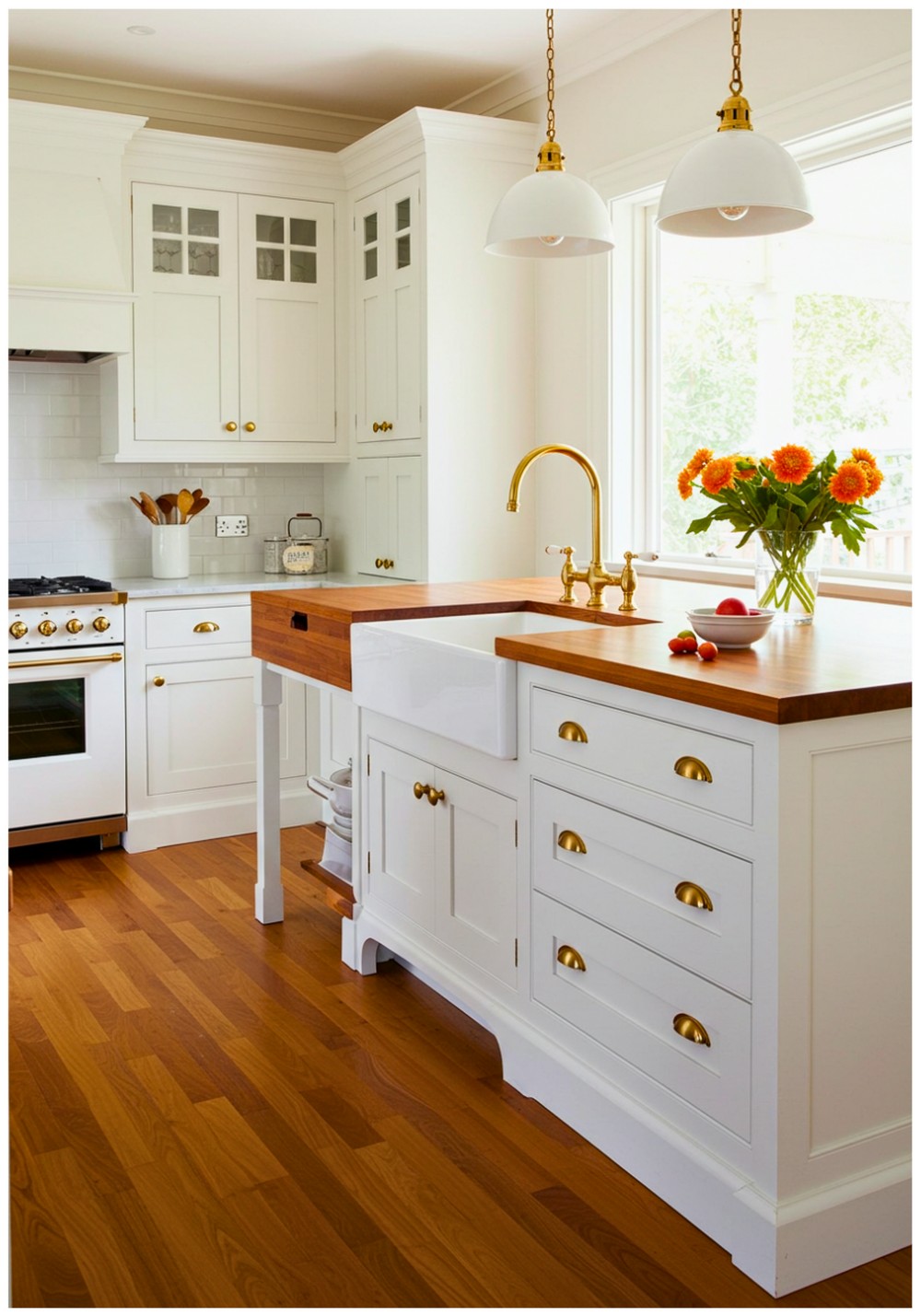 Traditional White and Timber Kitchen