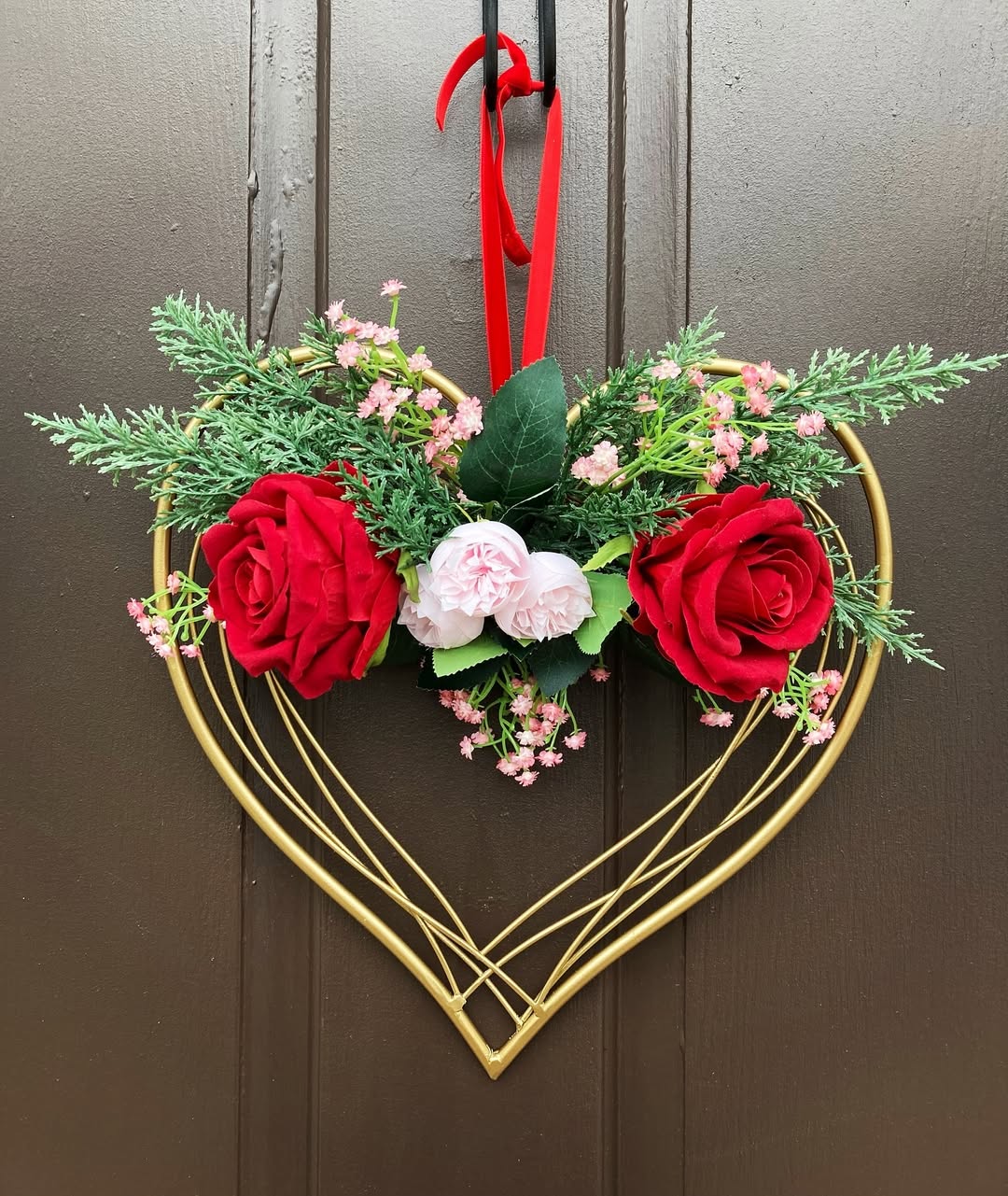 Modern Minimalism With Romantic Blooms