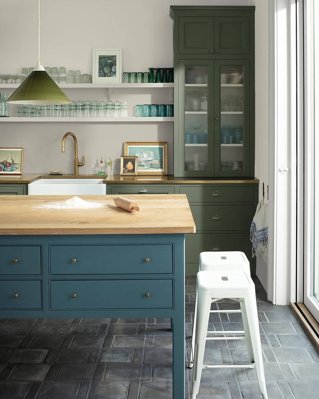 15 Best Aqua Paint Colors That Are Sure to Make a Splash