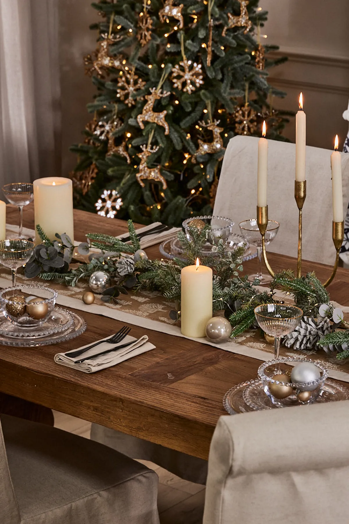 20+ Stunning Christmas Table Setting Ideas to Impress Your Guests