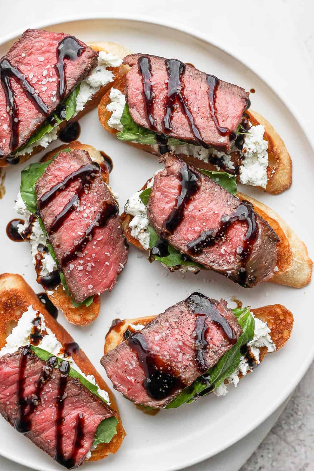 Bite-Sized Steak Elegance: Perfect Crostini for Entertaining